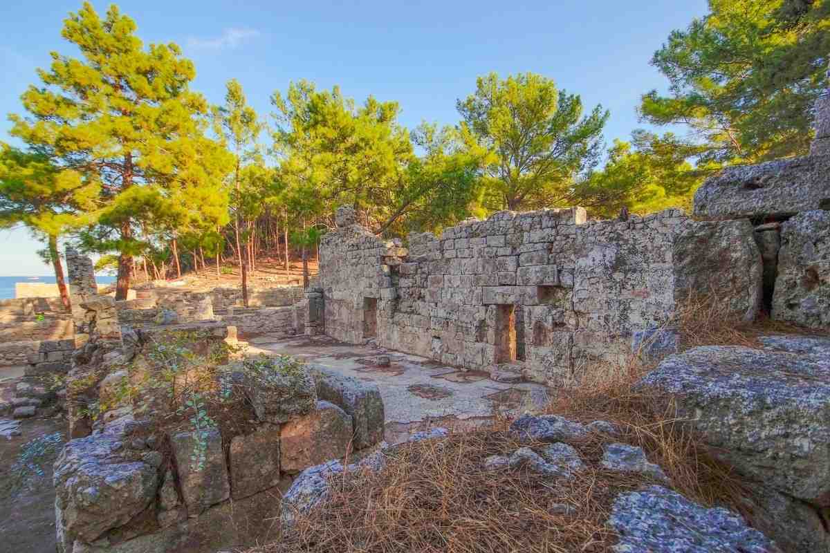 Ruine istorice din Phaselis, una dintre cele mai frumoase atractii din Antalya